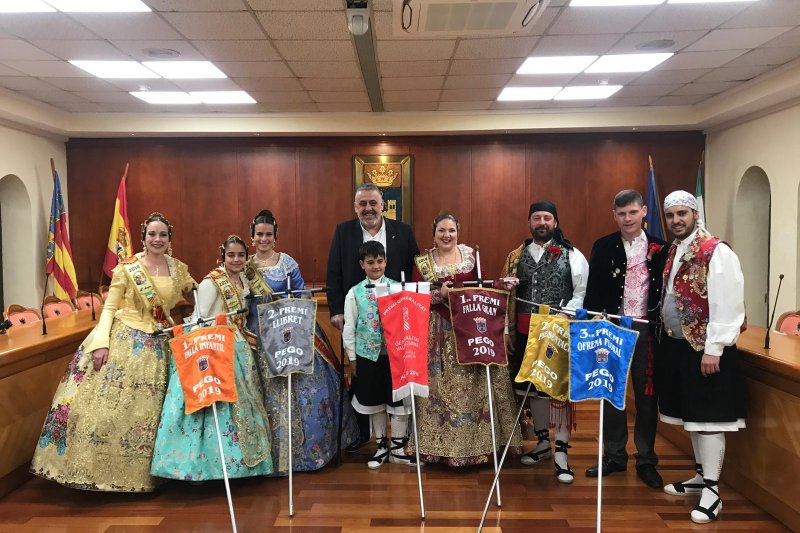 La Font s’endú els premis al monument faller i falleta infantil de Pego La Font s’endú els premis al monument faller i falleta infantil de Pego