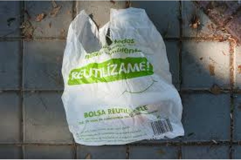 Podem pide a los supermercados que reduzcan los plásticos de un solo uso Podem pide a los supermercados que reduzcan los plásticos de un solo uso