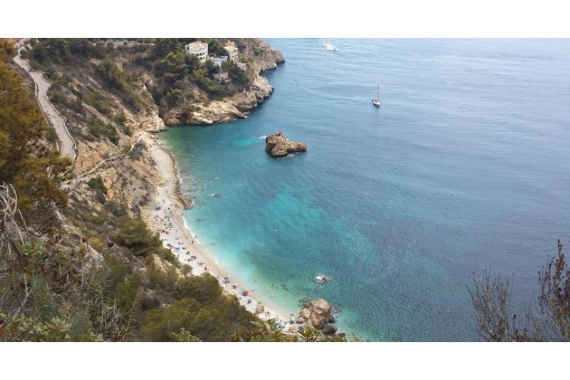 La Guardia Civil detiene a nueve migrantes tras llegar con una patera a Xàbia La Guardia Civil detiene a nueve migrantes tras llegar con una patera a Xàbia