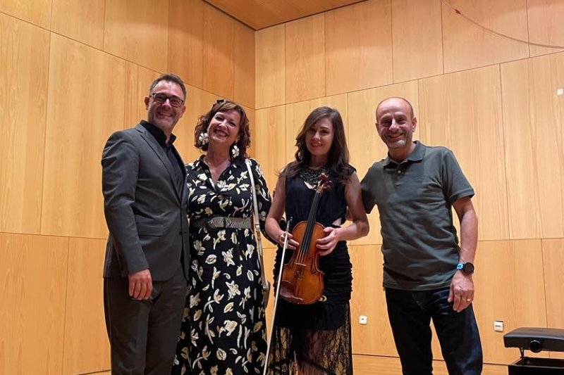 Una asociación lucha para fomentar el empoderamiento de la mujer a través de la cultura, la moda y el diseño Una asociación lucha para fomentar el empoderamiento de la mujer a través de la cultura, la moda y el diseño