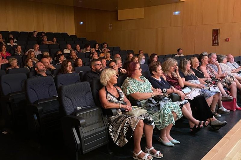 Una asociación lucha para fomentar el empoderamiento de la mujer a través de la cultura, la moda y el diseño Una asociación lucha para fomentar el empoderamiento de la mujer a través de la cultura, la moda y el diseño