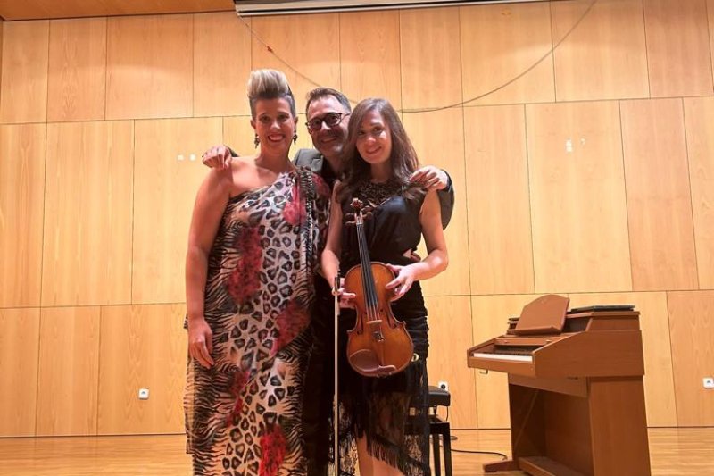 Una asociación lucha para fomentar el empoderamiento de la mujer a través de la cultura, la moda y el diseño Una asociación lucha para fomentar el empoderamiento de la mujer a través de la cultura, la moda y el diseño