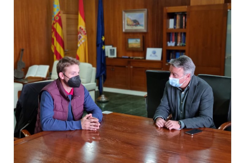 Xàbia y los empresarios de turismo náutico buscan puntos comunes ante la Ley de la Posidonia Xàbia y los empresarios de turismo náutico buscan puntos comunes ante la Ley de la Posidonia