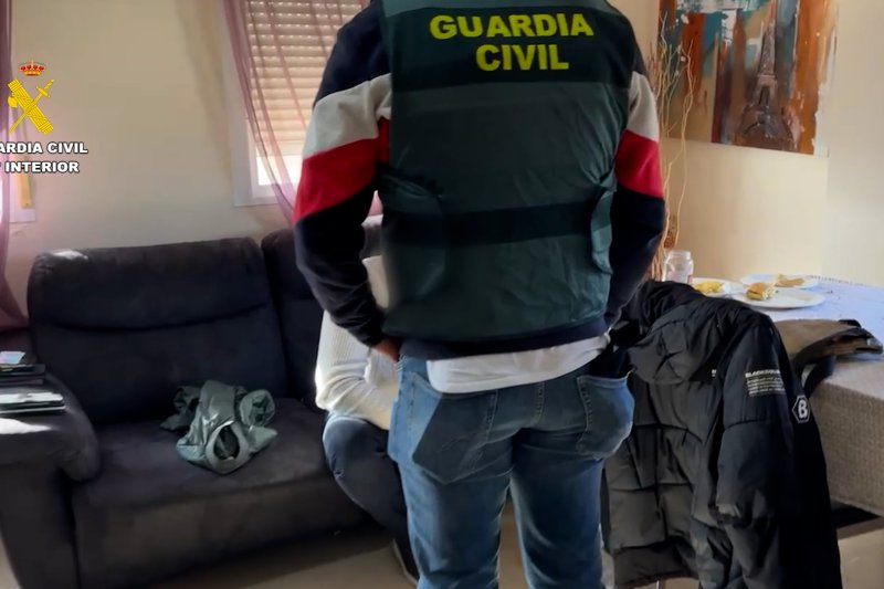 La Guardia Civil libera a una persona que estuvo secuestrada durante dos días en Calp   La Guardia Civil libera a una persona que estuvo secuestrada durante dos días en Calp