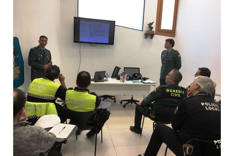 La Guardia Civil instruye en prácticas subacuáticas La Guardia Civil instruye en prácticas subacuáticas