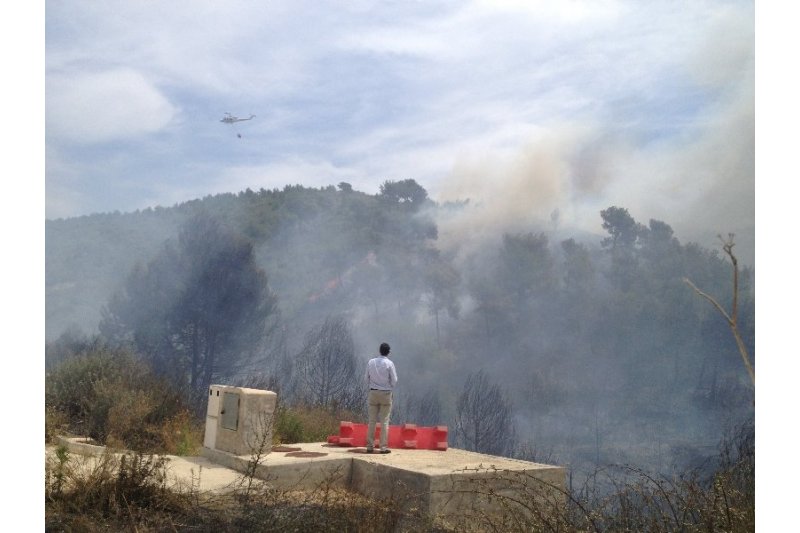 Un incendio en Calp obliga a desalojar 20 viviendas Un incendio en Calp obliga a desalojar 20 viviendas