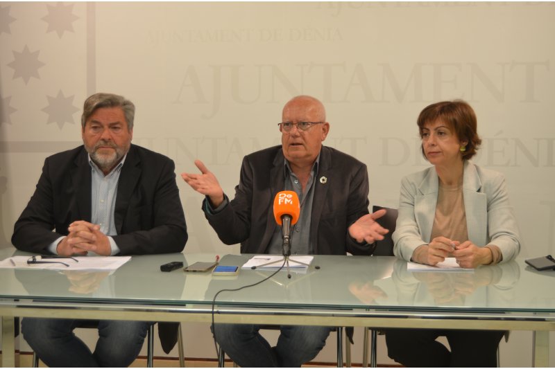 El equipo de gobierno de Dénia acusa a Pepa Font de utilizar su despacho en el puerto para “hacerse propaganda política”   El equipo de gobierno de Dénia acusa a Pepa Font de utilizar su despacho en el puerto para “hacerse propaganda política”