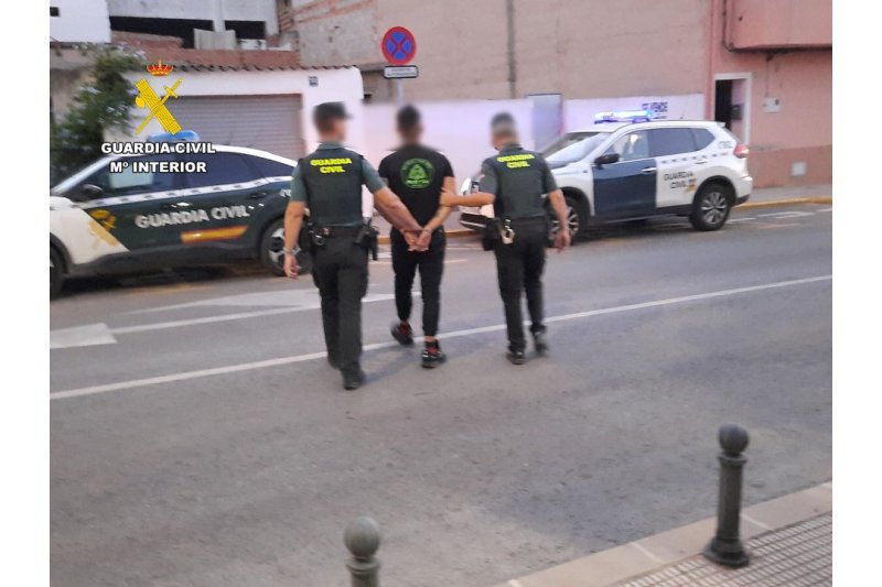 La Guardia Civil detiene a una pareja de Pedreguer por utilizar tarjetas de crédito robadas  La Guardia Civil detiene a una pareja de Pedreguer por utilizar tarjetas de crédito robadas