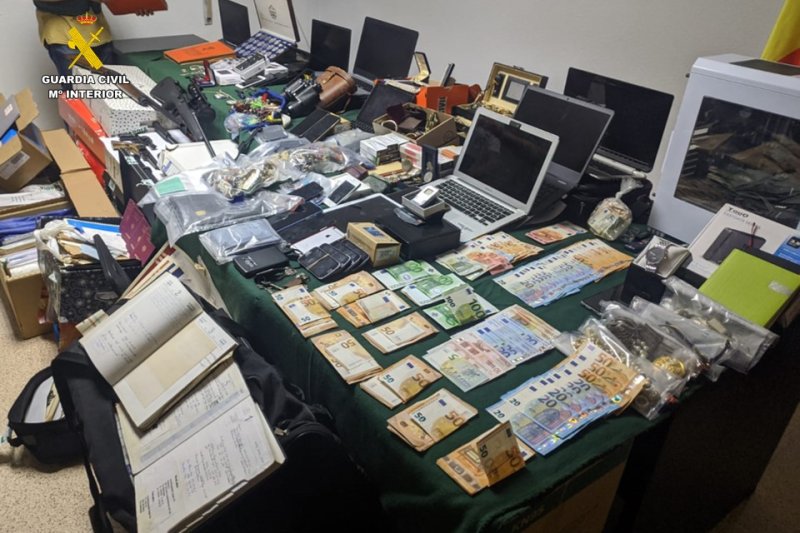 La Guardia Civil desmantela un grupo que se apropiaba de la herencia de ancianos  La Guardia Civil desmantela un grupo que se apropiaba de la herencia de ancianos