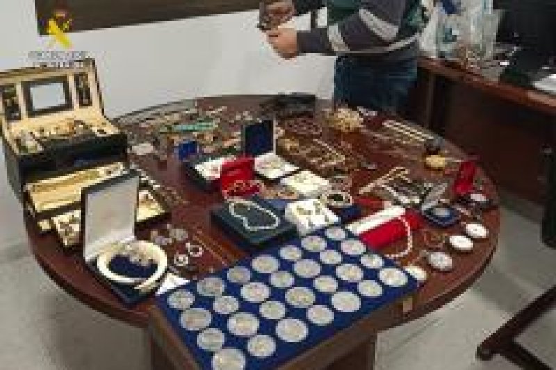 La Guardia Civil desmantela un grupo que se apropiaba de la herencia de ancianos  La Guardia Civil desmantela un grupo que se apropiaba de la herencia de ancianos