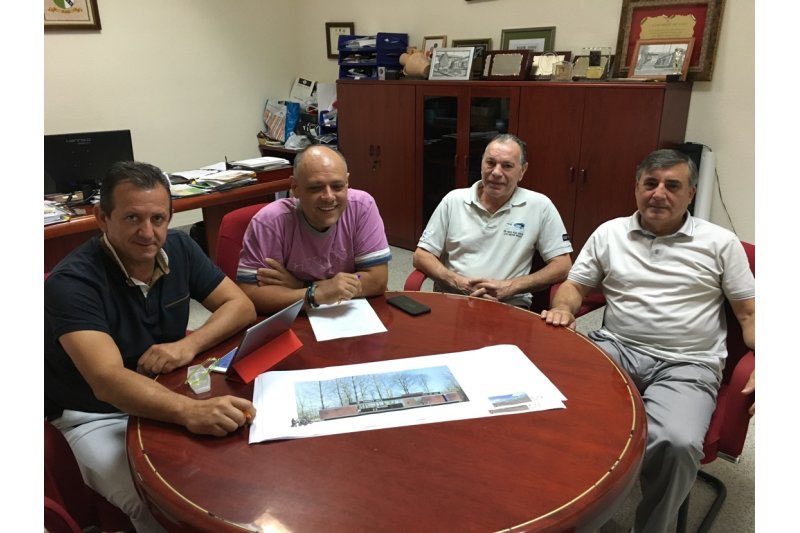 Los empresarios de la Vall de Pop reclaman que se regulen los ruidos y las actividades molestas Los empresarios de la Vall de Pop reclaman que se regulen los ruidos y las actividades molestas