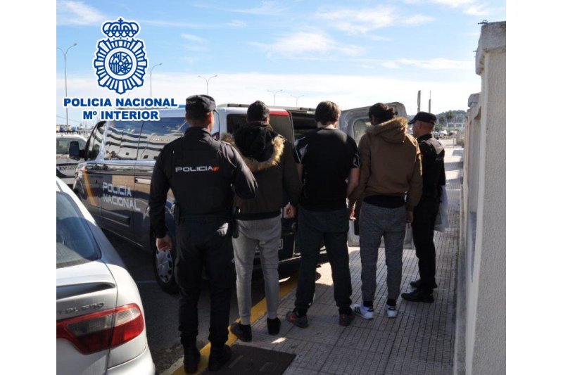 La Policía Nacional desarticula un grupo dedicado al robo de casas de campo en Dénia La Policía Nacional desarticula un grupo dedicado al robo de casas de campo en Dénia