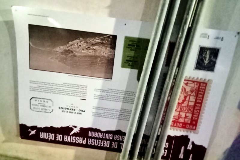 El panel informativo robado en el túnel aparece en La Xara El panel informativo robado en el túnel aparece en La Xara