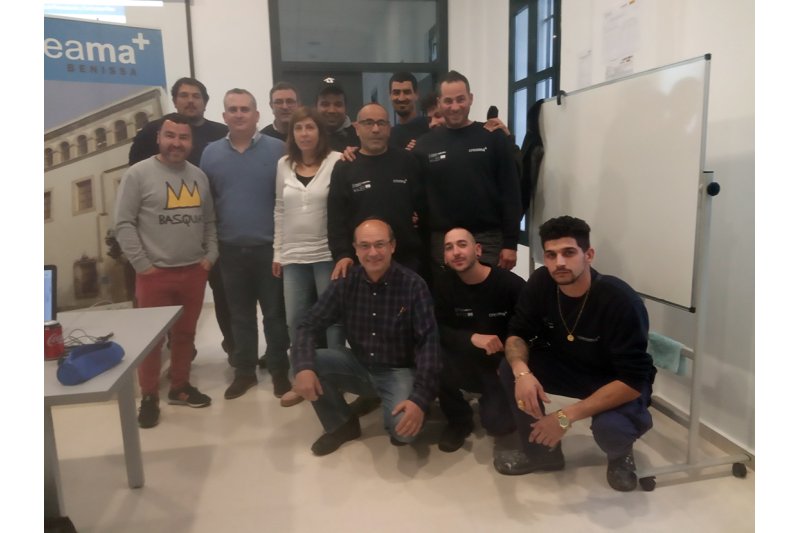 Diez alumnos completan el curso de electromecánica de vehículos de Creama-Benissa Diez alumnos completan el curso de electromecánica de vehículos de Creama-Benissa