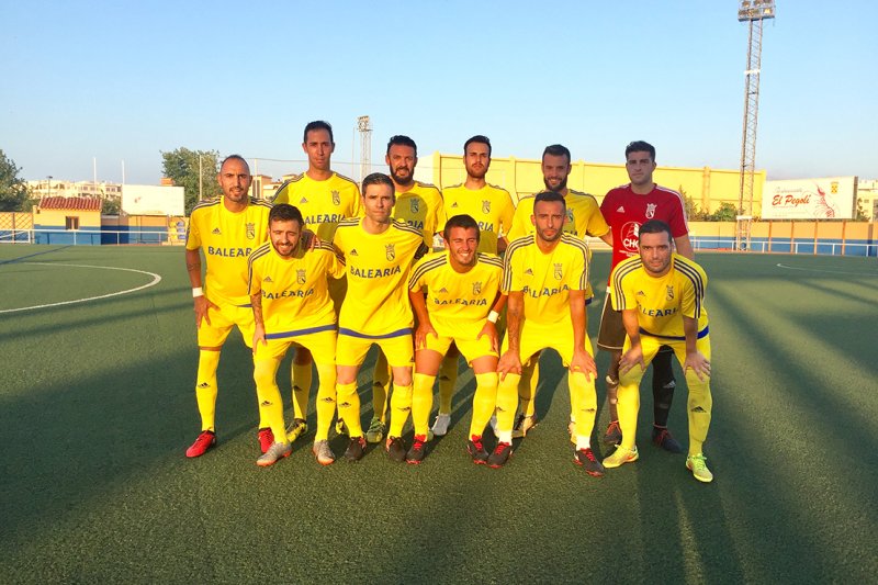 El Dénia presenta set cares noves amb l’objectiu de l’ascens a Tercera Divisió El Dénia presenta set cares noves amb l’objectiu de l’ascens a Tercera Divisió