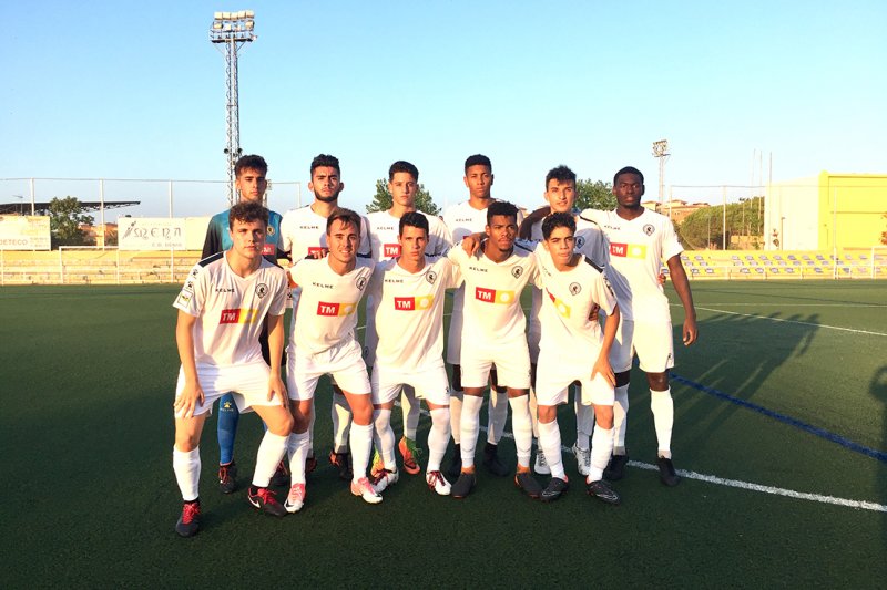 El Dénia presenta set cares noves amb l’objectiu de l’ascens a Tercera Divisió El Dénia presenta set cares noves amb l’objectiu de l’ascens a Tercera Divisió