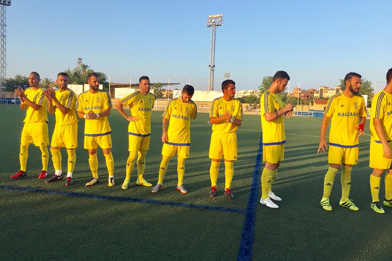 El Dénia presenta set cares noves amb l’objectiu de l’ascens a Tercera Divisió El Dénia presenta set cares noves amb l’objectiu de l’ascens a Tercera Divisió