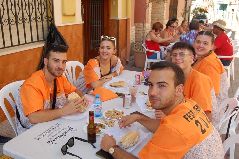 El Dia de les penyes cedeix el relleu a la part solemne de les festes de Benimeli El Dia de les penyes cedeix el relleu a la part solemne de les festes de Benimeli
