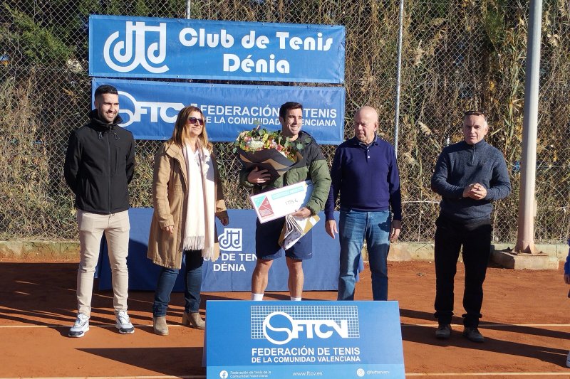 Jorge Martínez y Sarah Tatu se imponen en el Campeonato de Tenis de la Comunitat Valenciana disputado en Dénia Jorge Martínez y Sarah Tatu se imponen en el Campeonato de Tenis de la Comunitat Valenciana disputado en Dénia