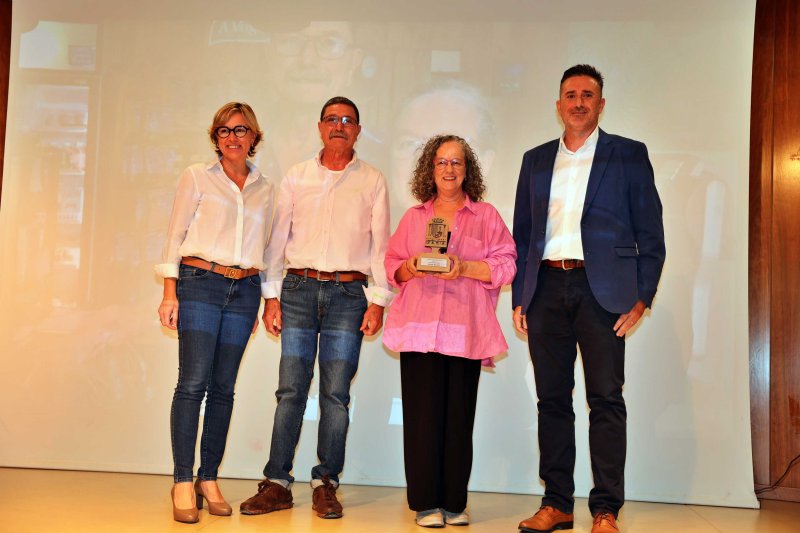 La primera Gala del Comerç de Xàbia reconoce a cuatro establecimientos y pone en valor las compras de proximidad La primera Gala del Comerç de Xàbia reconoce a cuatro establecimientos y pone en valor las compras de proximidad