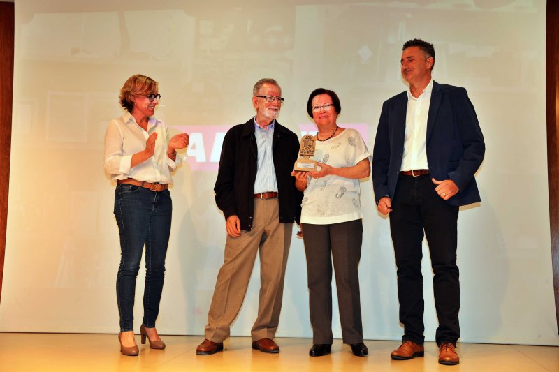 La primera Gala del Comerç de Xàbia reconoce a cuatro establecimientos y pone en valor las compras de proximidad La primera Gala del Comerç de Xàbia reconoce a cuatro establecimientos y pone en valor las compras de proximidad
