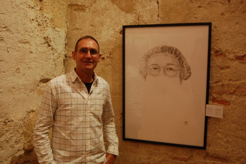 Toni Ortolà llena de miradas con fuerza la Torre de los Duques de Medinaceli de El Verger Toni Ortolà llena de miradas con fuerza la Torre de los Duques de Medinaceli de El Verger