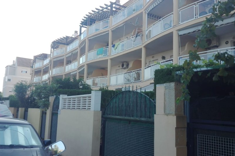 Hallan el cadáver de un hombre de 61 años en una urbanización de Les Marines  Hallan el cadáver de un hombre de 61 años en una urbanización de Les Marines