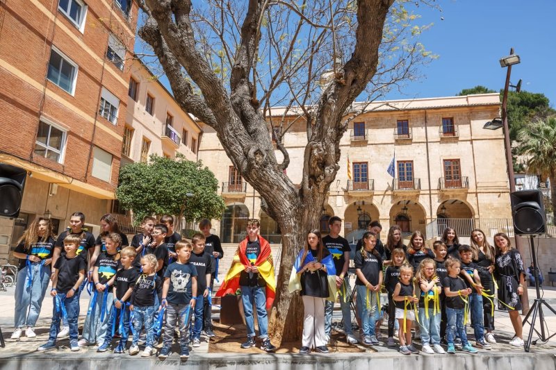 Los ucranianos residentes en Dénia agradecen la ayuda humanitaria para los afectados por la invasión rusa Los ucranianos residentes en Dénia agradecen la ayuda humanitaria para los afectados por la invasión rusa
