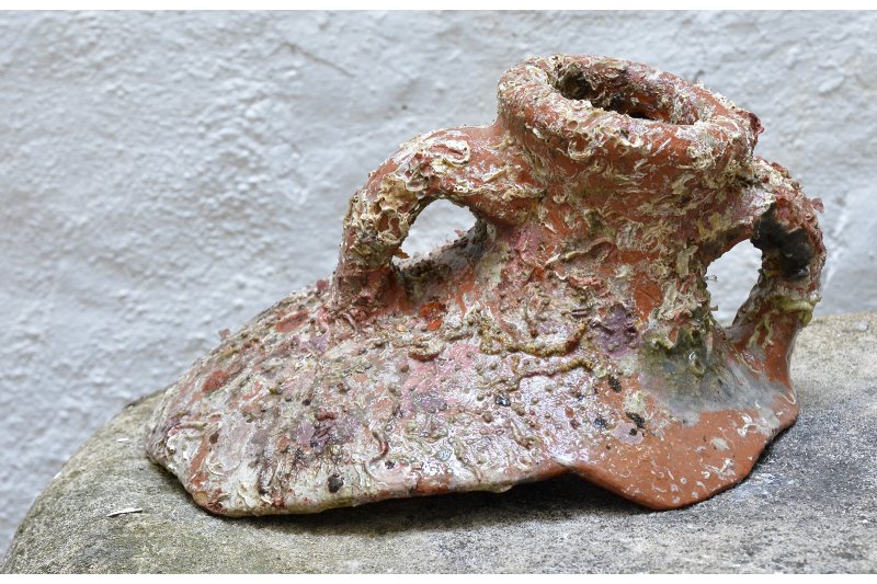 La Policía de Xàbia sorprende a un submarinista que pretendía  llevarse un ánfora milenaria La Policía de Xàbia sorprende a un submarinista que pretendía  llevarse un ánfora milenaria