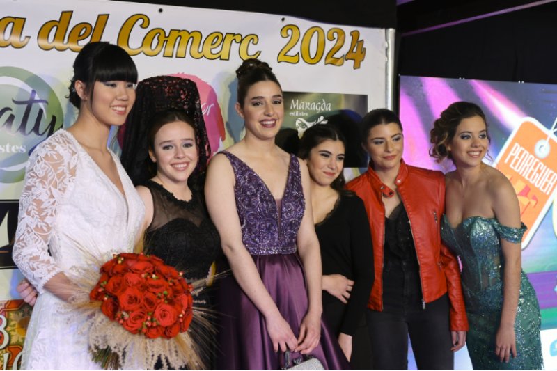 La gran desfilada del Comerç de Pedreguer va més enllà de la moda i complements i innova amb altres sectors La gran desfilada del Comerç de Pedreguer va més enllà de la moda i complements i innova amb altres sectors