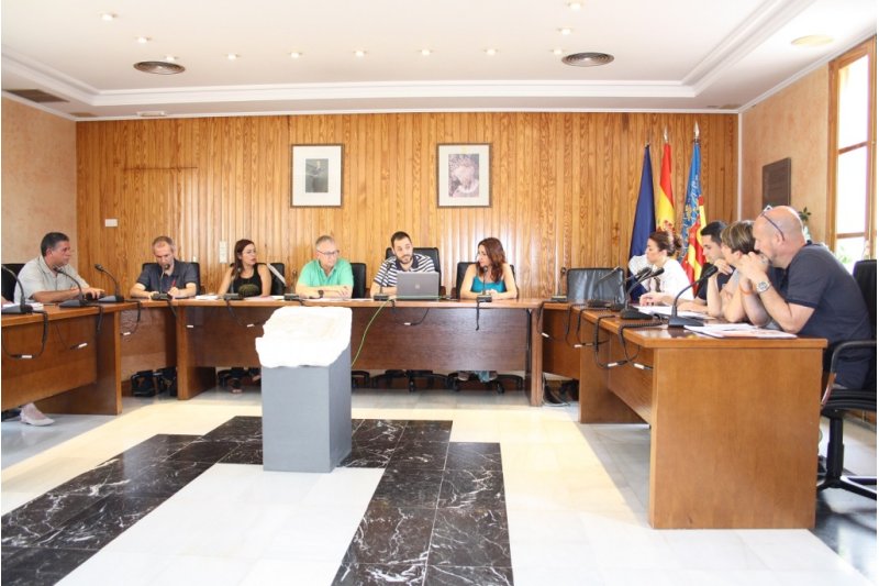 El pleno de Ondara aprueba las dedicaciones, el régimen retributivo y el organigrama de la legislatura El pleno de Ondara aprueba las dedicaciones, el régimen retributivo y el organigrama de la legislatura