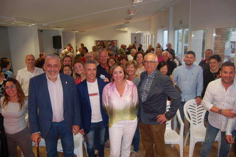 Carolina Vives reivindica “una apuesta decidida por la proximidad a los vecinos y residentes Carolina Vives reivindica “una apuesta decidida por la proximidad a los vecinos y residentes