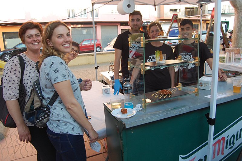 El Moss guanya el premi a la tapa d’innovació i Zorrilla a la de presentació de la fira Te’n vens de taPego El Moss guanya el premi a la tapa d’innovació i Zorrilla a la de presentació de la fira Te’n vens de taPego