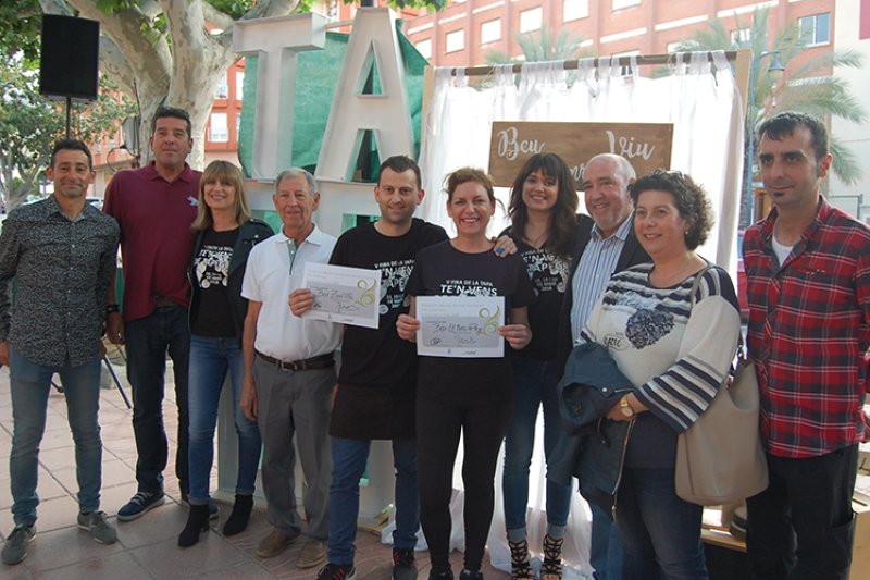 El Moss guanya el premi a la tapa d’innovació i Zorrilla a la de presentació de la fira Te’n vens de taPego El Moss guanya el premi a la tapa d’innovació i Zorrilla a la de presentació de la fira Te’n vens de taPego