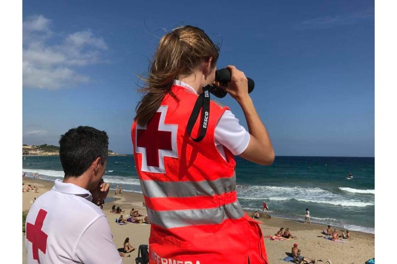 Rescatan a tres surfistas en Dénia Rescatan a tres surfistas en Dénia