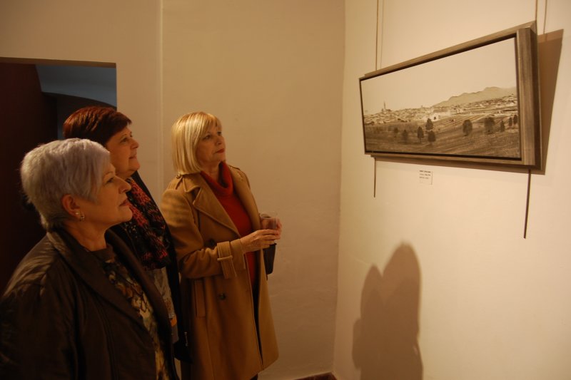 Tretze integrants del col·lectiu Pinzellades ofereixen en una mostra col·lectiva al Centre d’Exposicions a Pego Tretze integrants del col·lectiu Pinzellades ofereixen en una mostra col·lectiva al Centre d’Exposicions a Pego