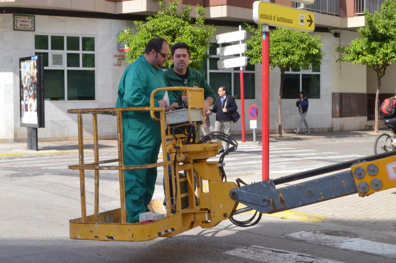 Els ninots de les falles comencen a eixir al carrer Els ninots de les falles comencen a eixir al carrer