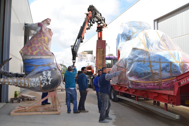 Els ninots de les falles comencen a eixir al carrer Els ninots de les falles comencen a eixir al carrer