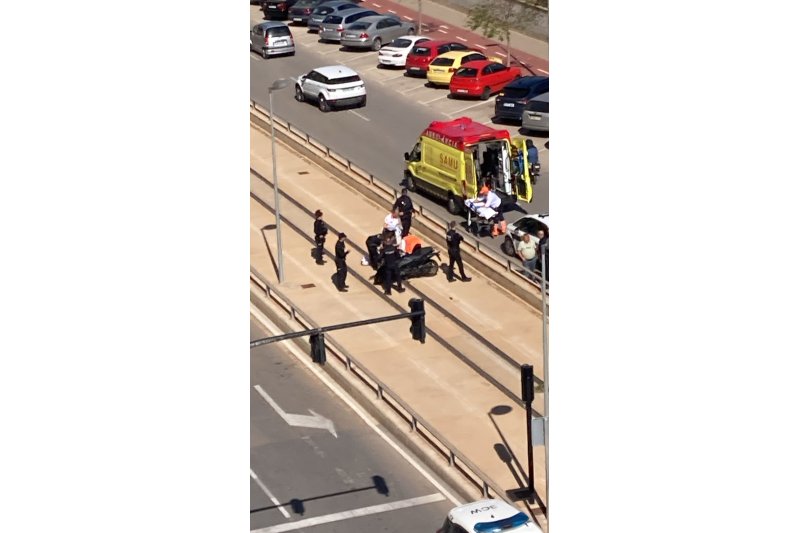 El trenet arrolla a una moto en un paso a nivel a Dénia  El trenet arrolla a una moto en un paso a nivel a Dénia