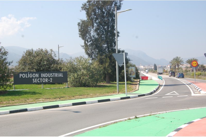 El polígono industrial de Pego amplía la rotonda oeste para facilitar el acceso de vehículos de gran tamaño El polígono industrial de Pego amplía la rotonda oeste para facilitar el acceso de vehículos de gran tamaño