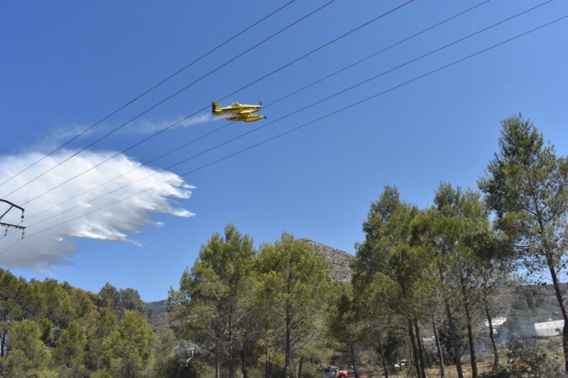 El incendio de La Xara queda controlado tras quemar casi un hectárea de matorral  El incendio de La Xara queda controlado tras quemar casi un hectárea de matorral