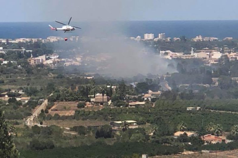 El incendio de La Xara queda controlado tras quemar casi un hectárea de matorral  El incendio de La Xara queda controlado tras quemar casi un hectárea de matorral