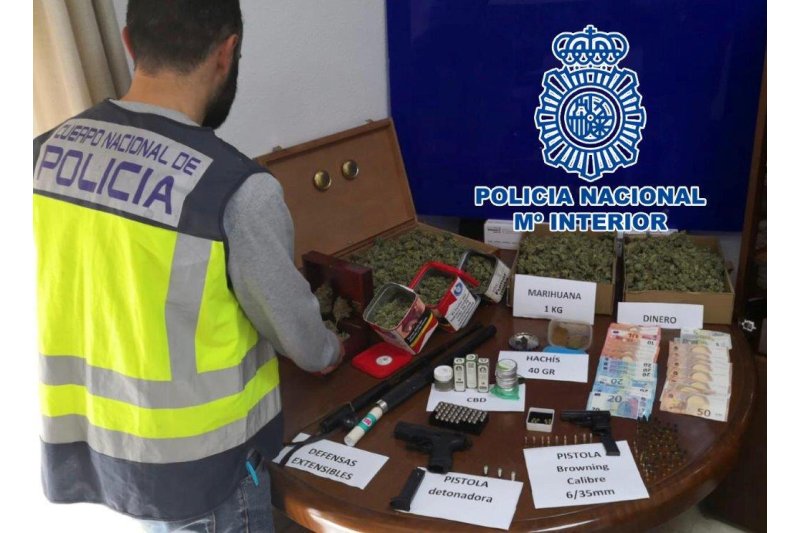 La Policía Nacional desarticula un punto de venta de drogas en Dénia La Policía Nacional desarticula un punto de venta de drogas en Dénia