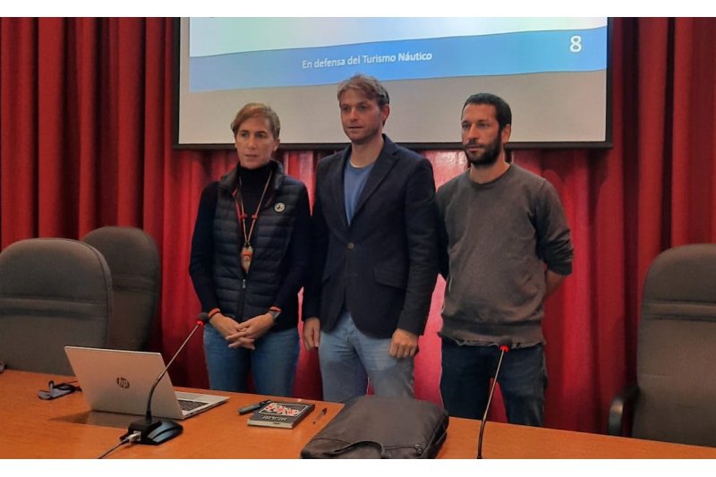 El sector náutico de la Marina Alta se une ante la amenaza del plan autonómico para proteger la posidonia El sector náutico de la Marina Alta se une ante la amenaza del plan autonómico para proteger la posidonia