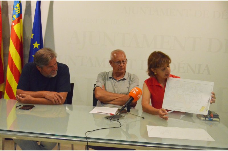 El equipo de gobierno arremete contra Pepa Font: “Nos tiende la mano para hacer fuerza juntos y la utiliza para darnos una bofetada”  El equipo de gobierno arremete contra Pepa Font: “Nos tiende la mano para hacer fuerza juntos y la utiliza para darnos una bofetada”