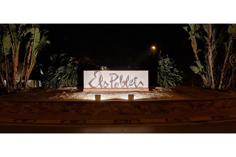 Els Poblets remodela la rotonda norte con el logotipo turístico del municipio Els Poblets remodela la rotonda norte con el logotipo turístico del municipio