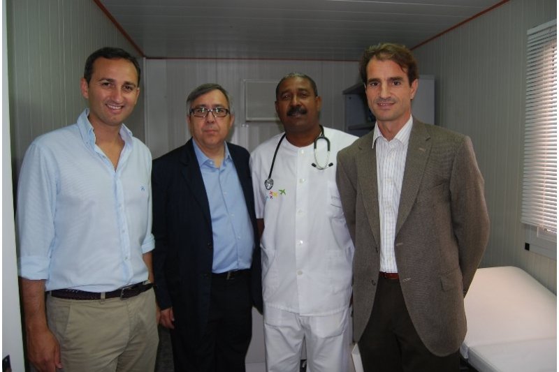 El gerente del Departamento de Salud visita el consultorio de verano  El gerente del Departamento de Salud visita el consultorio de verano