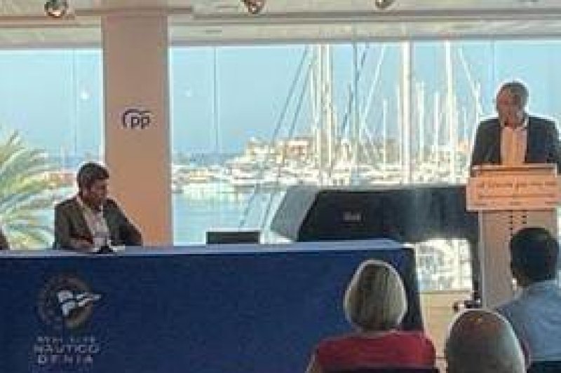 Mazón afirma que su propuesta del tranvía Dénia-Gandia es complementària al Tren de la Costa Mazón afirma que su propuesta del tranvía Dénia-Gandia es complementària al Tren de la Costa