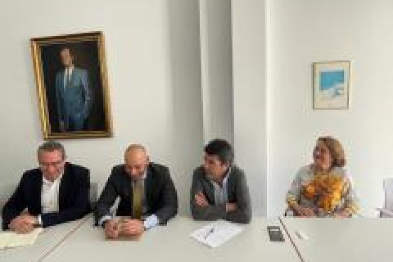 Mazón afirma que su propuesta del tranvía Dénia-Gandia es complementària al Tren de la Costa Mazón afirma que su propuesta del tranvía Dénia-Gandia es complementària al Tren de la Costa