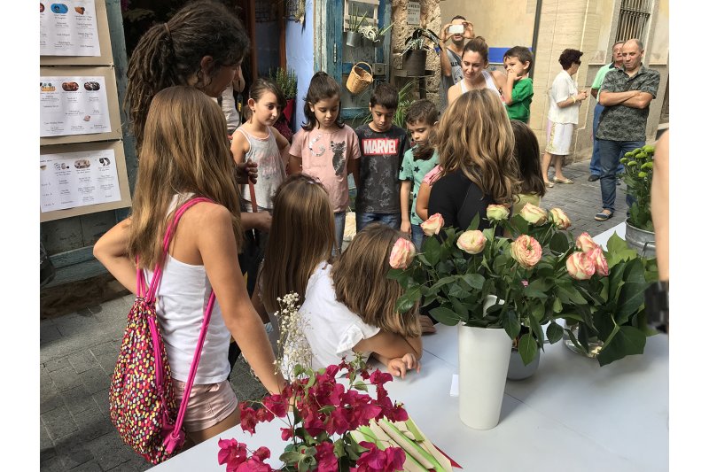 Contacontes, jocs tradicionals, cinema i tallers inicien la campanya Un cabàs de comerços de Pego Contacontes, jocs tradicionals, cinema i tallers inicien la campanya Un cabàs de comerços de Pego